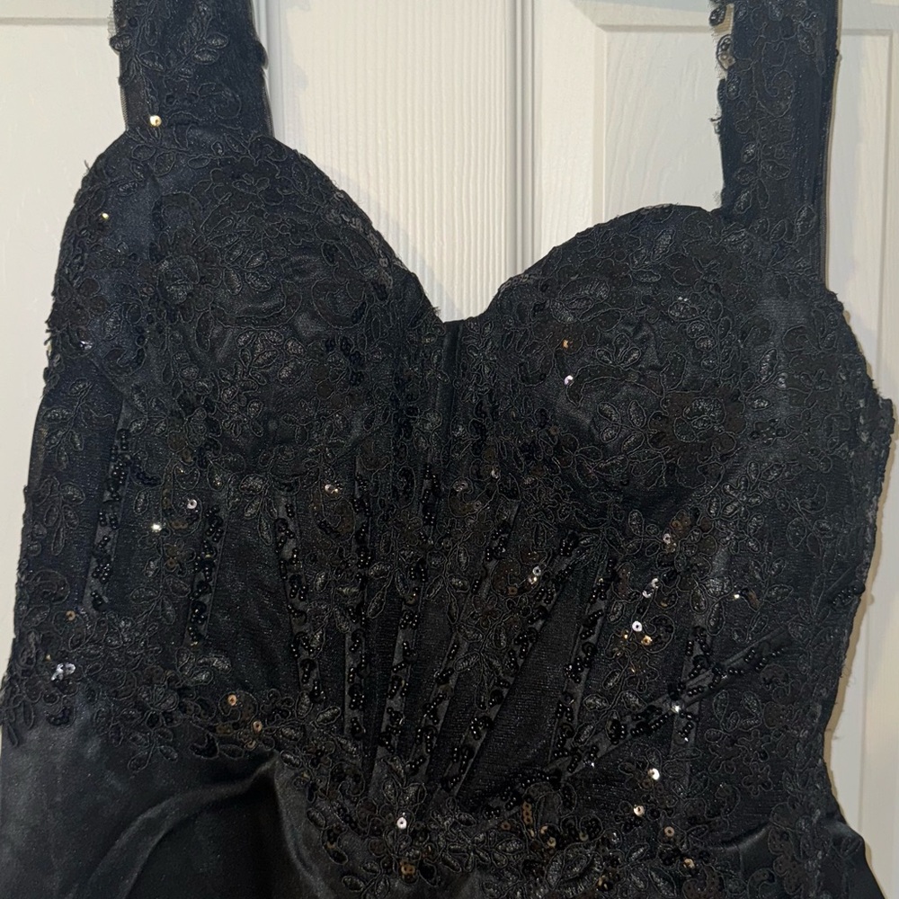 Elegant Black Lace Dress with Sequins
